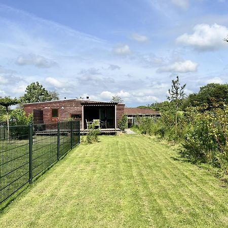 Vrijstaand Chalet Met Veel Buitenruimte En Veranda Zuid-Scharwoude Bagian luar foto