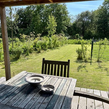 Vrijstaand Chalet Met Veel Buitenruimte En Veranda Zuid-Scharwoude Bagian luar foto