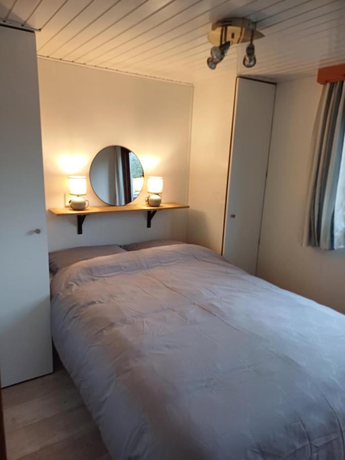 Vrijstaand Chalet Met Veel Buitenruimte En Veranda Zuid-Scharwoude Bagian luar foto