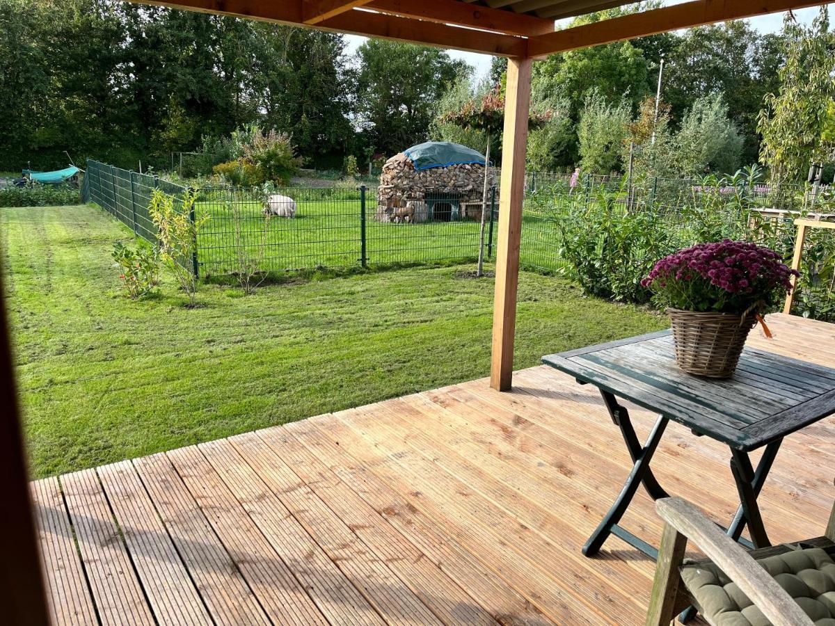 Vrijstaand Chalet Met Veel Buitenruimte En Veranda Zuid-Scharwoude Bagian luar foto