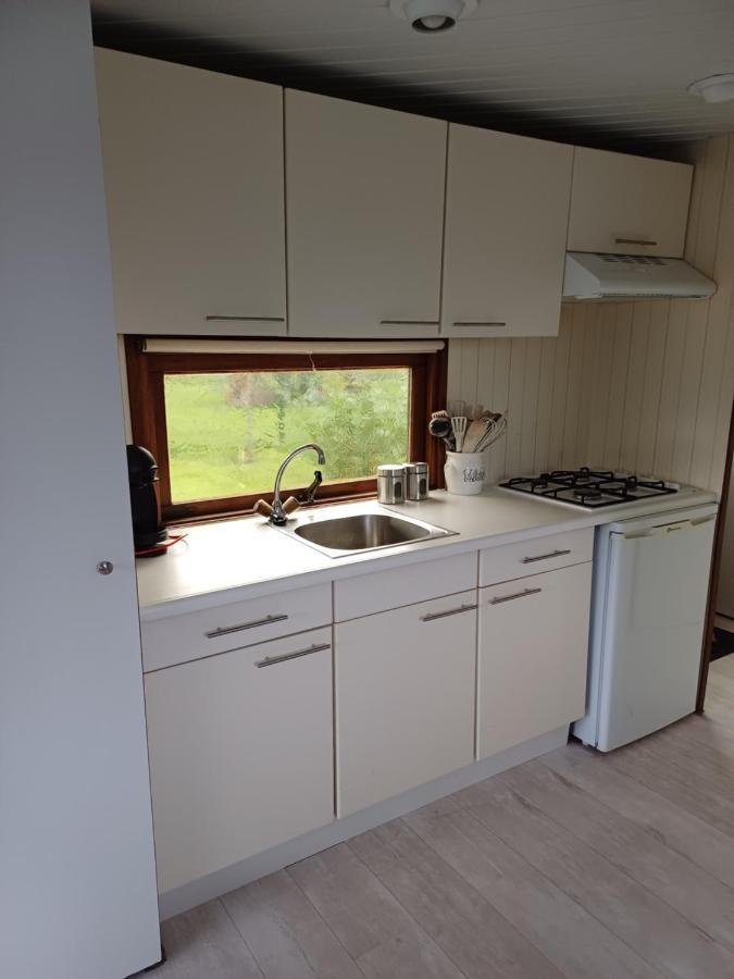 Vrijstaand Chalet Met Veel Buitenruimte En Veranda Zuid-Scharwoude Bagian luar foto