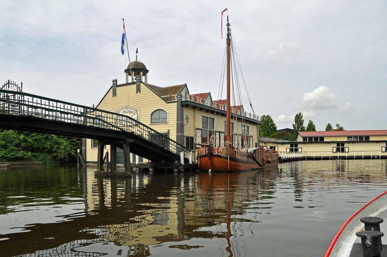 Vrijstaand Chalet Met Veel Buitenruimte En Veranda Zuid-Scharwoude Bagian luar foto