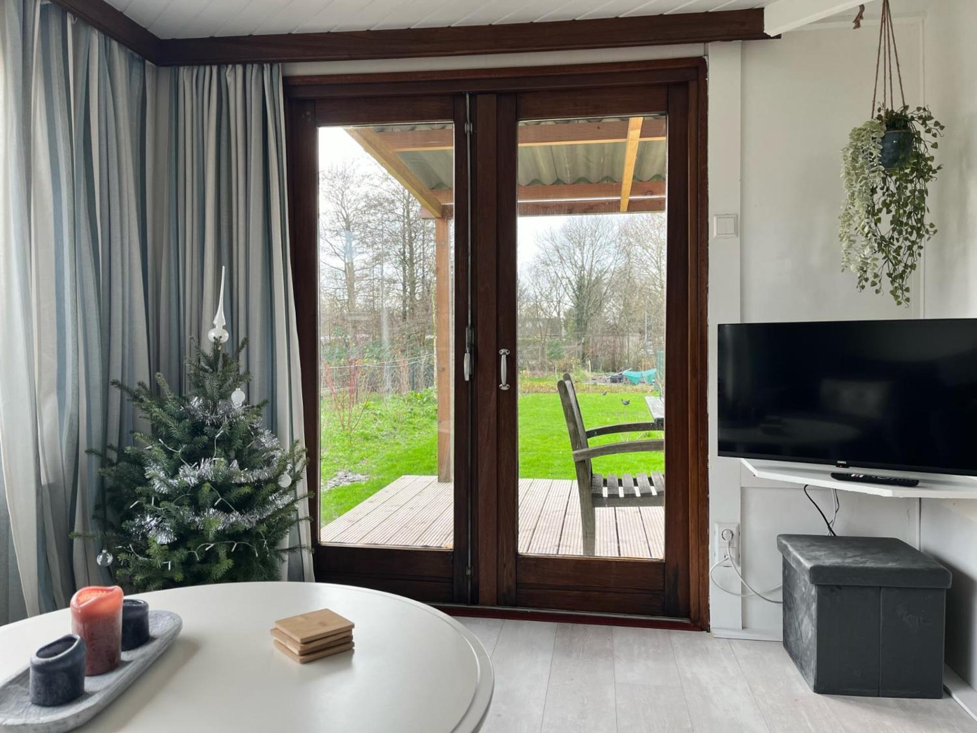 Vrijstaand Chalet Met Veel Buitenruimte En Veranda Zuid-Scharwoude Bagian luar foto