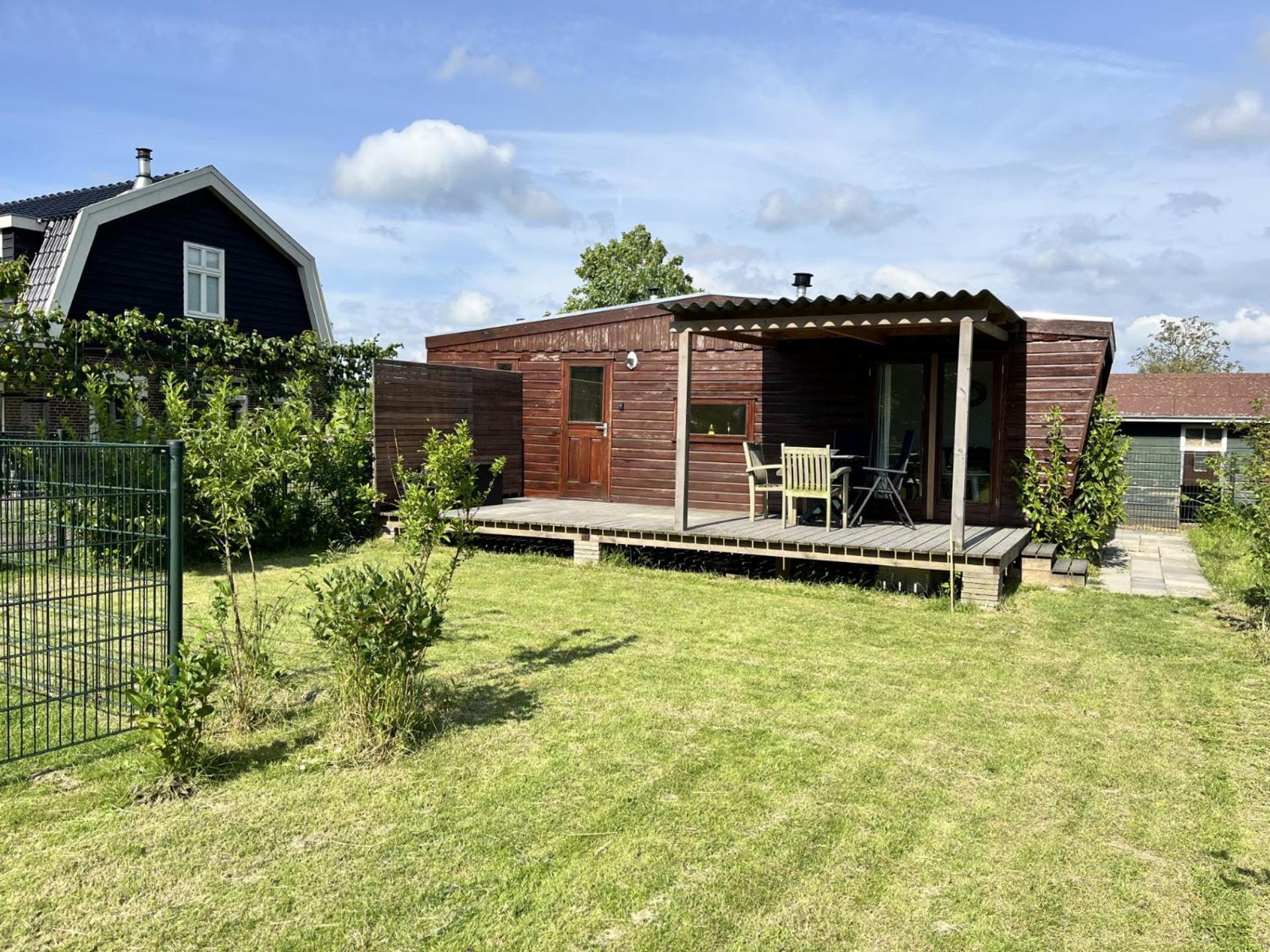 Vrijstaand Chalet Met Veel Buitenruimte En Veranda Zuid-Scharwoude Bagian luar foto