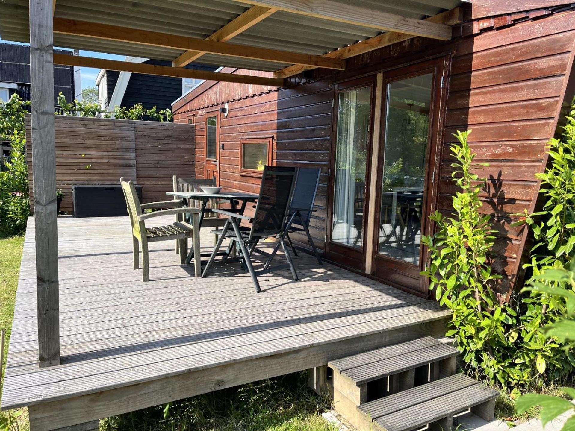 Vrijstaand Chalet Met Veel Buitenruimte En Veranda Zuid-Scharwoude Bagian luar foto